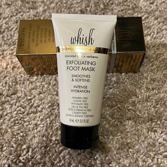 Coconut Milk + Verbena Exfoliating Foot Mask - Picture 2 of 6